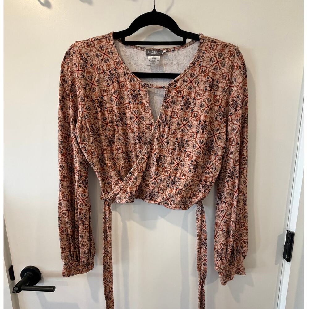 Earthbound Trading Co. Size Large Boho Long Sleeve Crop Top with Front Tie